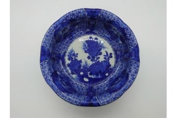 明治期　伊万里焼　ベロ藍　染付　8.7寸皿　約26.5cm　紺青色が目を引く花草文様の深鉢(八寸七分、牡丹、深皿、和食器、和皿)(R-061752)