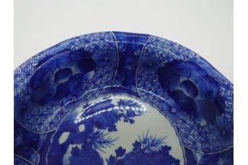 明治期　伊万里焼　ベロ藍　染付　8.7寸皿　約26.5cm　紺青色が目を引く花草文様の深鉢(八寸七分、牡丹、深皿、和食器、和皿)(R-061752)