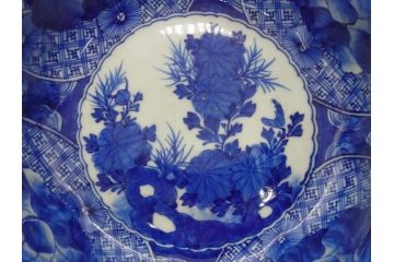 明治期　伊万里焼　ベロ藍　染付　8.7寸皿　約26.5cm　紺青色が目を引く花草文様の深鉢(八寸七分、牡丹、深皿、和食器、和皿)(R-061752)