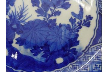 明治期　伊万里焼　ベロ藍　染付　8.7寸皿　約26.5cm　紺青色が目を引く花草文様の深鉢(八寸七分、牡丹、深皿、和食器、和皿)(R-061752)