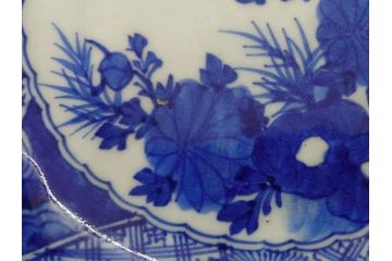 明治期　伊万里焼　ベロ藍　染付　8.7寸皿　約26.5cm　紺青色が目を引く花草文様の深鉢(八寸七分、牡丹、深皿、和食器、和皿)(R-061752)