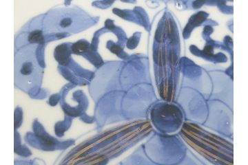 江戸後期　伊万里　二重高台　金彩　色絵　染付　8.3寸皿　約25cm　伝統美が輝く華やかで豪華な深鉢(八寸三分、深皿、丼、唐草文、和食器、和皿)(R-061753)
