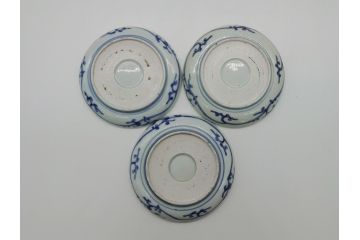 江戸期　古伊万里　染付　蛸唐草　松竹梅　4寸皿　約12.5　伊万里焼の伝統美が詰まった小皿3枚セット(四寸、渦福、和食器、和皿)(R-061756)