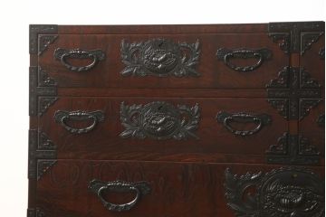 中古　美品　仙台民芸箪笥(仙台箪笥)　漆塗り　黒々した牡丹金具が目を引く整理箪笥(衣装たんす、和タンス、引き出し、サイドチェスト)(R-061758)