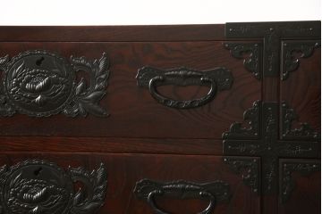 中古　美品　仙台民芸箪笥(仙台箪笥)　漆塗り　黒々した牡丹金具が目を引く整理箪笥(衣装たんす、和タンス、引き出し、サイドチェスト)(R-061758)