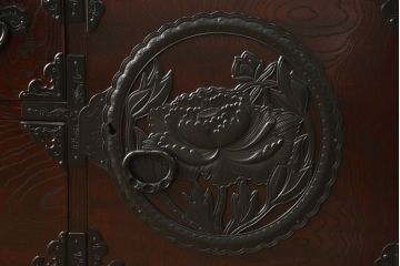 中古　美品　仙台民芸箪笥(仙台箪笥)　漆塗り　黒々した牡丹金具が目を引く整理箪笥(衣装たんす、和タンス、引き出し、サイドチェスト)(R-061758)