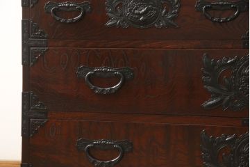 中古　美品　仙台民芸箪笥(仙台箪笥)　漆塗り　黒々した牡丹金具が目を引く整理箪笥(衣装たんす、和タンス、引き出し、サイドチェスト)(R-061758)