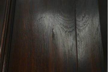 イギリスアンティーク　ウォールナット材　アールデコ　ボールフット　クラシカルな装飾が魅力のキャビネット　(R-061761)