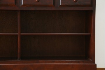 中古　国産手造り民芸家具　和モダンの雰囲気づくりにぴったりの食器棚　(R-061762)