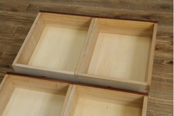 中古　国産手造り民芸家具　和モダンの雰囲気づくりにぴったりの食器棚　(R-061762)