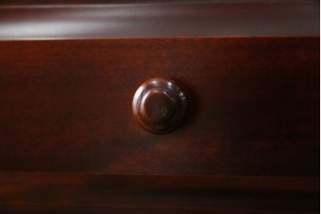 中古　国産手造り民芸家具　和モダンの雰囲気づくりにぴったりの食器棚　(R-061762)