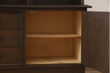 和製ビンテージ　神戸洋家具　永田良介商店　シックな色合いとクラシカルな佇まいが魅力的なカップボード(食器棚、キャビネット、収納棚、戸棚、飾り棚、ヴィンテージ)(R-061763)