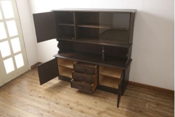 和製ビンテージ　神戸洋家具　永田良介商店　シックな色合いとクラシカルな佇まいが魅力的なカップボード(食器棚、キャビネット、収納棚、戸棚、飾り棚、ヴィンテージ)(R-061763)