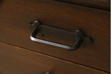 和製ビンテージ　神戸洋家具　永田良介商店　シックな色合いとクラシカルな佇まいが魅力的なカップボード(食器棚、キャビネット、収納棚、戸棚、飾り棚、ヴィンテージ)(R-061763)