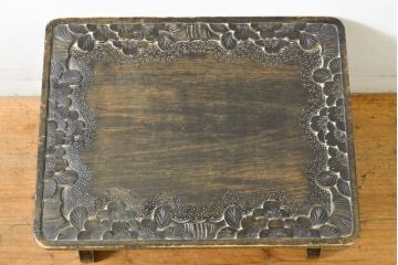 中古　軽井沢彫り　趣ある木の色合いと施された桜の意匠が和の雰囲気を高めるスツール付きドレッサー(鏡台、ミラー)(R-061767)