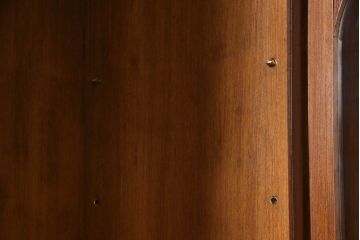 イギリスビンテージ　ボロレ(H.R.BOLLORE)　マホガニー材　クラシカルで気品ある佇まいが魅力的なキャビネット(戸棚、収納棚、飾り棚、食器棚、ヴィンテージ)(定価約280万円)(R-061768)