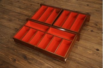 イギリスビンテージ　ボロレ(H.R.BOLLORE)　マホガニー材　クラシカルで気品ある佇まいが魅力的なキャビネット(戸棚、収納棚、飾り棚、食器棚、ヴィンテージ)(定価約280万円)(R-061768)