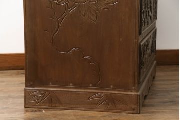 中古　大胆に施された彫刻が目を惹く日光彫りのチェスト(サイドチェスト、小箪笥、和タンス、引き出し、衣装箪笥、収納箪笥)(R-061772)