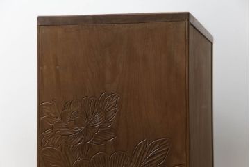 中古　大胆に施された彫刻が目を惹く日光彫りのチェスト(サイドチェスト、小箪笥、和タンス、引き出し、衣装箪笥、収納箪笥)(R-061772)