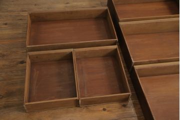 中古　大胆に施された彫刻が目を惹く日光彫りのチェスト(サイドチェスト、小箪笥、和タンス、引き出し、衣装箪笥、収納箪笥)(R-061772)