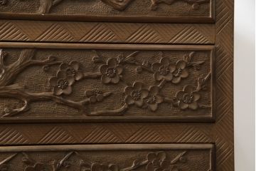中古　大胆に施された彫刻が目を惹く日光彫りのチェスト(サイドチェスト、小箪笥、和タンス、引き出し、衣装箪笥、収納箪笥)(R-061772)