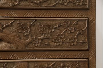 中古　大胆に施された彫刻が目を惹く日光彫りのチェスト(サイドチェスト、小箪笥、和タンス、引き出し、衣装箪笥、収納箪笥)(R-061772)