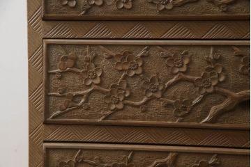 中古　大胆に施された彫刻が目を惹く日光彫りのチェスト(サイドチェスト、小箪笥、和タンス、引き出し、衣装箪笥、収納箪笥)(R-061772)