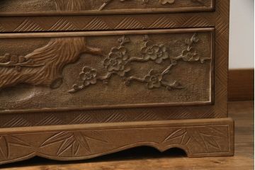 中古　大胆に施された彫刻が目を惹く日光彫りのチェスト(サイドチェスト、小箪笥、和タンス、引き出し、衣装箪笥、収納箪笥)(R-061772)