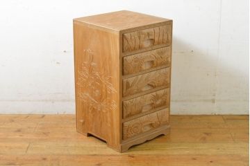 中古　伝統工芸　日光彫り　大振りな花の意匠が目を惹く小引き出し(小物収納、卓上収納)(R-061773)