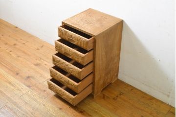 中古　伝統工芸　日光彫り　大振りな花の意匠が目を惹く小引き出し(小物収納、卓上収納)(R-061773)