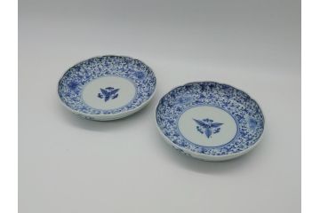 江戸期　古伊万里　染付　二重角福　花唐草　4.5寸皿　約13.5cm　伊万里焼の伝統美が詰まった小皿2枚セット(四寸五分、和皿、渦福、和食器)(R-061775)