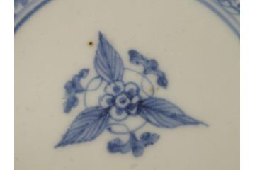 江戸期　古伊万里　染付　二重角福　花唐草　4.5寸皿　約13.5cm　伊万里焼の伝統美が詰まった小皿2枚セット(四寸五分、和皿、渦福、和食器)(R-061775)