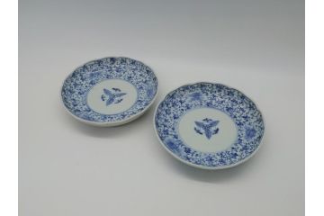 江戸期　古伊万里　染付　二重角福　花唐草　4.5寸皿　約13.5　伊万里焼の伝統美が詰まった小皿2枚セット(四寸五分、和皿、渦福、和食器)(R-061776)