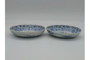 江戸期　古伊万里　染付　二重角福　花唐草　4.5寸皿　約13.5　伊万里焼の伝統美が詰まった小皿2枚セット(四寸五分、和皿、渦福、和食器)(R-061776)