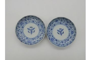 江戸期　古伊万里　染付　二重角福　花唐草　4.5寸皿　約13.5　伊万里焼の伝統美が詰まった小皿2枚セット(四寸五分、和皿、渦福、和食器)(R-061776)