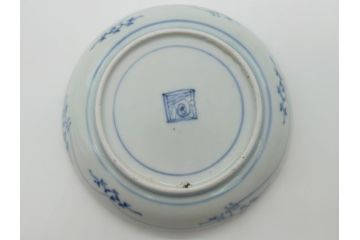 江戸期　古伊万里　染付　二重角福　花唐草　4.5寸皿　約13.5　伊万里焼の伝統美が詰まった小皿2枚セット(四寸五分、和皿、渦福、和食器)(R-061776)