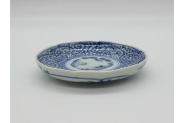 江戸期　古伊万里　染付　蛸唐草　松竹梅　4寸皿　約12.5cm　伊万里焼の伝統美が詰まった小皿2枚セット(四寸、和皿、渦福、和食器)(R-061780)