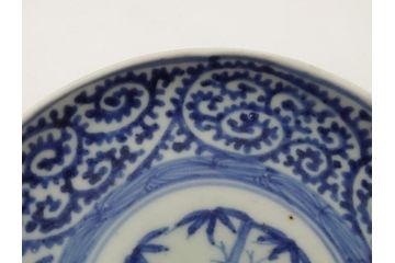江戸期　古伊万里　染付　蛸唐草　松竹梅　4寸皿　約12.5cm　伊万里焼の伝統美が詰まった小皿2枚セット(四寸、和皿、渦福、和食器)(R-061780)