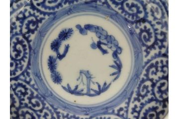 江戸期　古伊万里　染付　蛸唐草　松竹梅　4寸皿　約12.5cm　伊万里焼の伝統美が詰まった小皿2枚セット(四寸、和皿、渦福、和食器)(R-061780)