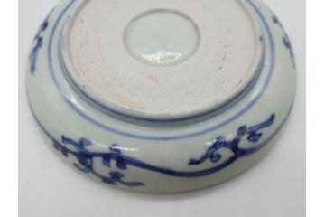江戸期　古伊万里　染付　蛸唐草　松竹梅　4寸皿　約12.5cm　伊万里焼の伝統美が詰まった小皿2枚セット(四寸、和皿、渦福、和食器)(R-061780)