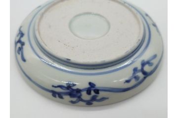 江戸期　古伊万里　染付　蛸唐草　松竹梅　4寸皿　約12.5cm　伊万里焼の伝統美が詰まった小皿2枚セット(四寸、和皿、渦福、和食器)(R-061780)