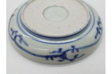 江戸期　古伊万里　染付　蛸唐草　松竹梅　4寸皿　約12.5cm　伊万里焼の伝統美が詰まった小皿2枚セット(四寸、和皿、渦福、和食器)(R-061780)
