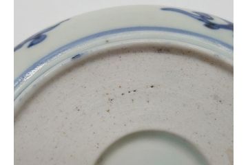 江戸期　古伊万里　染付　蛸唐草　松竹梅　4寸皿　約12.5cm　伊万里焼の伝統美が詰まった小皿2枚セット(四寸、和皿、渦福、和食器)(R-061780)