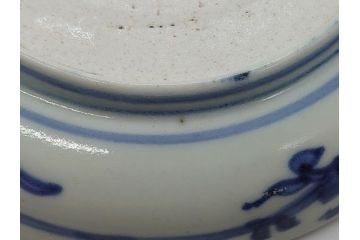 江戸期　古伊万里　染付　蛸唐草　松竹梅　4寸皿　約12.5cm　伊万里焼の伝統美が詰まった小皿2枚セット(四寸、和皿、渦福、和食器)(R-061780)