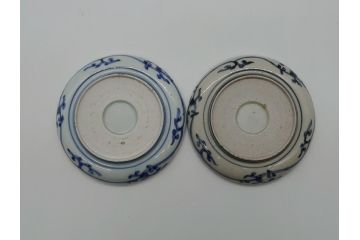 江戸期　古伊万里　染付　蛸唐草　松竹梅　4寸皿　約12.5cm　伊万里焼の伝統美が詰まった小皿2枚セット(四寸、和皿、渦福、和食器)(R-061781)