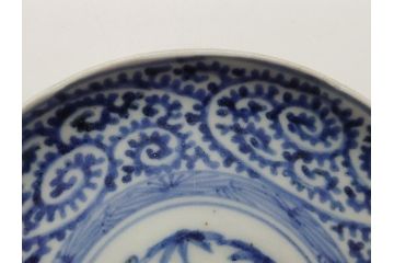 江戸期　古伊万里　染付　蛸唐草　松竹梅　4寸皿　約12.5cm　伊万里焼の伝統美が詰まった小皿2枚セット(四寸、和皿、渦福、和食器)(R-061781)