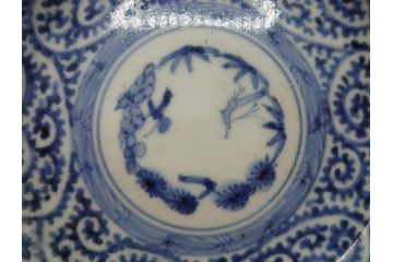 江戸期　古伊万里　染付　蛸唐草　松竹梅　4寸皿　約12.5cm　伊万里焼の伝統美が詰まった小皿2枚セット(四寸、和皿、渦福、和食器)(R-061781)