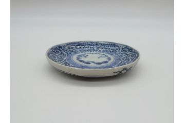 江戸期　古伊万里　染付　蛸唐草　松竹梅　4寸皿　約12.5cm　伊万里焼の伝統美が詰まった小皿2枚セット(四寸、和皿、渦福、和食器)(R-061781)