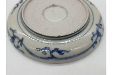 江戸期　古伊万里　染付　蛸唐草　松竹梅　4寸皿　約12.5cm　伊万里焼の伝統美が詰まった小皿2枚セット(四寸、和皿、渦福、和食器)(R-061781)