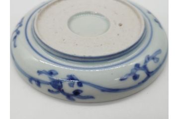 江戸期　古伊万里　染付　蛸唐草　松竹梅　4寸皿　約12.5cm　伊万里焼の伝統美が詰まった小皿2枚セット(四寸、和皿、渦福、和食器)(R-061781)